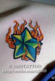 Padrão de tatuagem colorida chama pentagrama que as meninas gostam