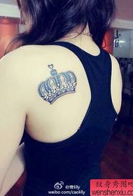 Popular girl shoulder black gray crown tattoo pattern