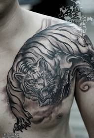 Modeli i tatuazhit të tigrit të shpatullave të shigjetave