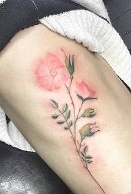 niet-mainstream meisjeszijde taille mooi bloem tattoo patroon