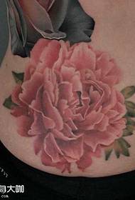 pola tato kunci pinggul peony