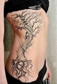 Tatuaggio elegante in vita con grande albero