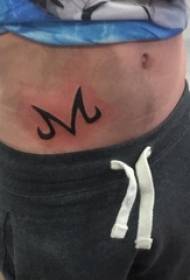 vyötärö kirje tatuointi miespuoli vyötärö mustalla yksinkertaisella rivillä kirje tatuointi kuva