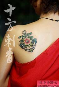 Djevojke na ramenima prekrasan pop sidro tetovaža uzorak