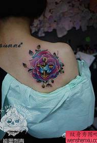 Djevojke ramena prekrasan pop sidro ruža tetovaža uzorak