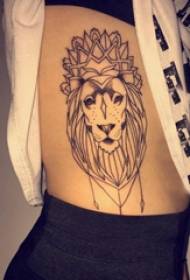 Król lew tatuaż dziewczyna flank czarny obraz tatuaż lwa