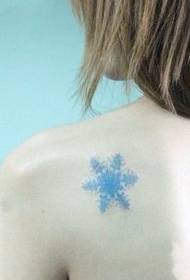 Modèle de tatouage flocon de neige fille épaules