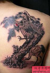 Tattoo 520 Matunzio: Picha ya nyuma ya pine mti crane tattoo mfano wa picha