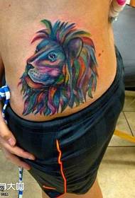bel modello di tatuaggio testa di leone di colore in vita