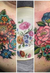 Tato pola bunga gadis pinggang sisi dicat gambar tato bunga