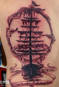 padrão de tatuagem de barco da cintura