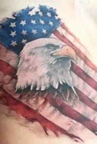 Färgad Eagle Tattoo och American Flag Tattoo Midja Man Super Vigor Tattoo bild