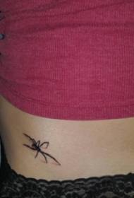 meisje kant taille op zwarte punt doorn eenvoudige lijn kleine dieren Spider tattoo foto