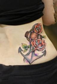 Jemné květinové aranžování pasu tetování
