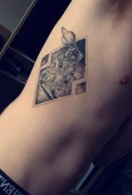 Странична талия татуировка мъжки момче странична талия диамант и астронавт татуировка снимка