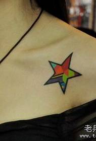 Kadın omuz beş köşeli yıldız dövme deseni
