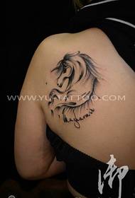 Tatuering mönster för kvinnlig axel enhörning