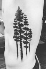 Tattoo schwarz männlich Seite Taille auf schwarzem großen Baum Tattoo Bild