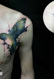 pečių paukščio tatuiruotės modelis