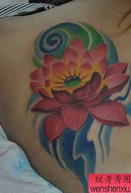 Model de tatuaj de umăr: model popular de tatuaj lotus color clasic de umăr