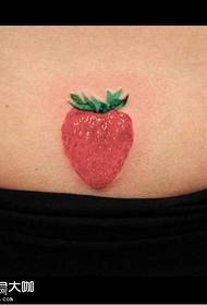 modello di tatuaggio fragola in vita
