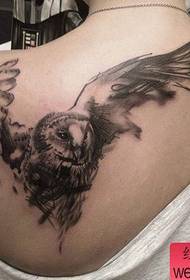 მხრის owl tattoo– ის მუშაობა
