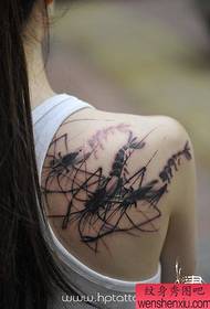 Kauneus olkapään muste maalaus hummeri tatuointi