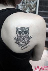 Rose Owl Itom ug Puti nga Puti nga Tato