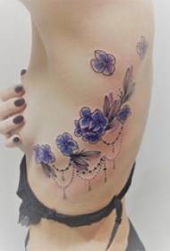 Mädchen Seite Taille gemalt Farbverlauf einfache Linien kleine frische Pflanzen Blumen Tattoo Bilder