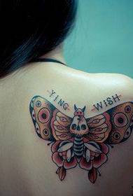 Lijepa ramena prekrasan lijepi uzorak tetovaže moljaca