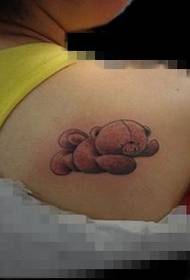 Девушка плеча милая мишка кукла татуировки