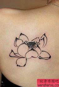 Meisjes skouders, in inkt skilderij lotus tatoeage patroan