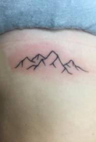 Hill vrh tetovaže djevojke bočni struk na slici crne planine tetovaža
