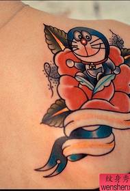 modello di tatuaggio color spalla di una donna