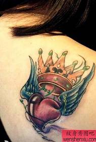 Плечі назад барвисті корони любові крила татуювання візерунок