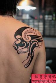 образец на тетоважа на задниот дел