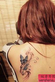 Красива і популярна краса плече метелик татуювання візерунок