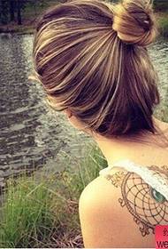 Europäesch an amerikanesch Meedercher zréck Faarf abstrakt Tattoo