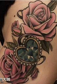 Vidukļa rožu sirds dimanta tetovējums