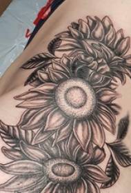 Sunflower tattoo larawan ng baywang ng babae sa baywang sa itim na kulay ng sunog na larawan ng tattoo