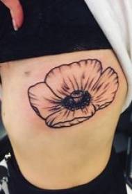 Taille latérale de côté de fille de pavot de tatouage sur l'image noire de tatouage de fleur de pavot