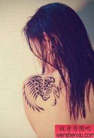 Tatuiruočių šou, rekomenduokite moters pečių sparnų tatuiruotės modelį