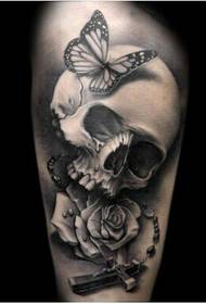 Zepòl ansyen klasik nwa ak blan zo bwa tèt papiyon tatoo