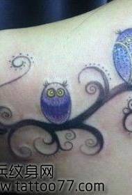 Motivo tatuaggio spalla gufo carino