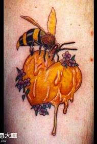 Àgbọn Bee okan tatuu Àpẹẹrẹ