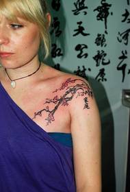 Šanhajas tetovējumi, attēli un tetovējumi: plecu plūmju tetovējumi