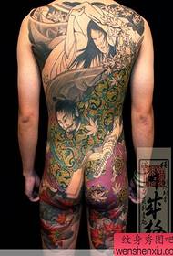 Puv rov qab Japanese samurai kev zoo nkauj tattoo txawv