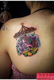 Женские плечи популярный рисунок тату карусель поп