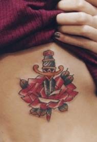 ifuru tattoo girl n’akuku ukwu ya okooko osisi na foto egbugbu egbugbu