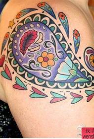 Modello di tatuaggio spalla donna